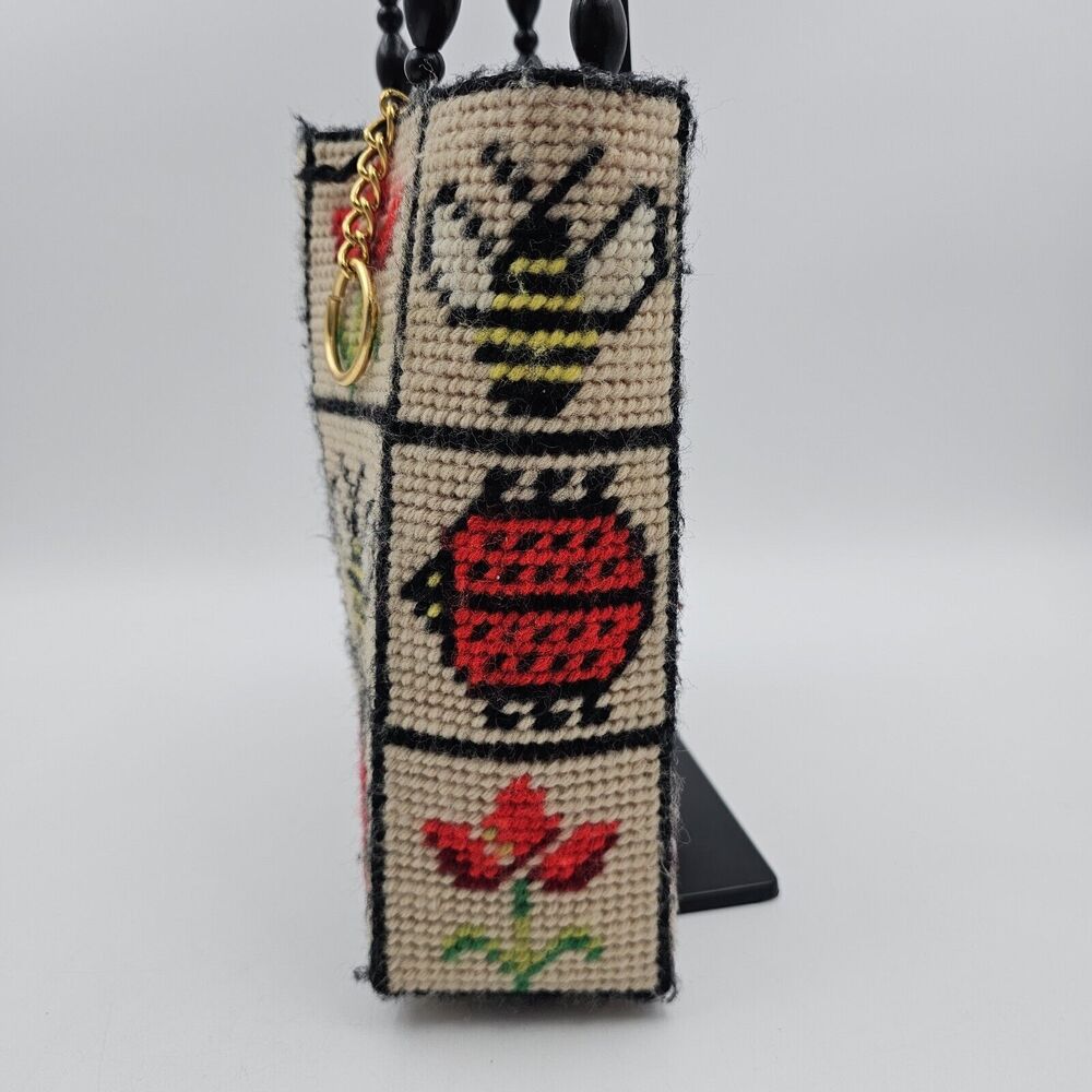 Needlepoint Vintage Bag With Flowers, Bees And Lady Bugs 1970s Plastic Canvas - Picture 3 of 16